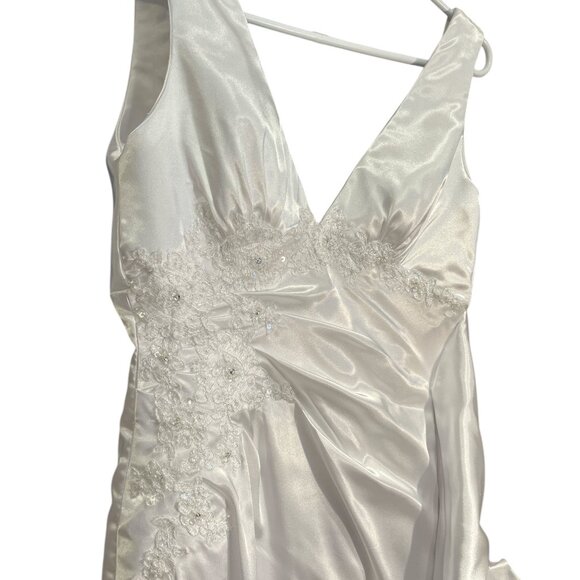 MAGGIE SOTTERO White Wedding Dress Size 4 V Plunge Hidden Bustle Beads Pearls - Picture 3 of 9